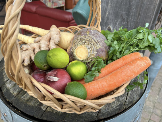 Vegetarische groene linzencurry in een nieuw jasje